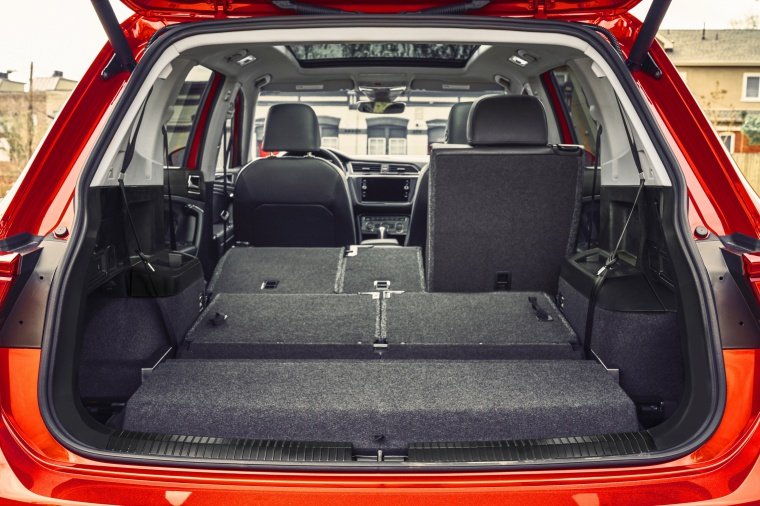 2019 Volkswagen Tiguan SEL Trunk Picture