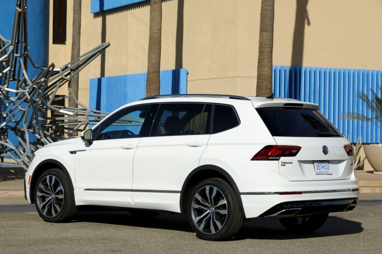 2019 Volkswagen Tiguan R-Line Picture