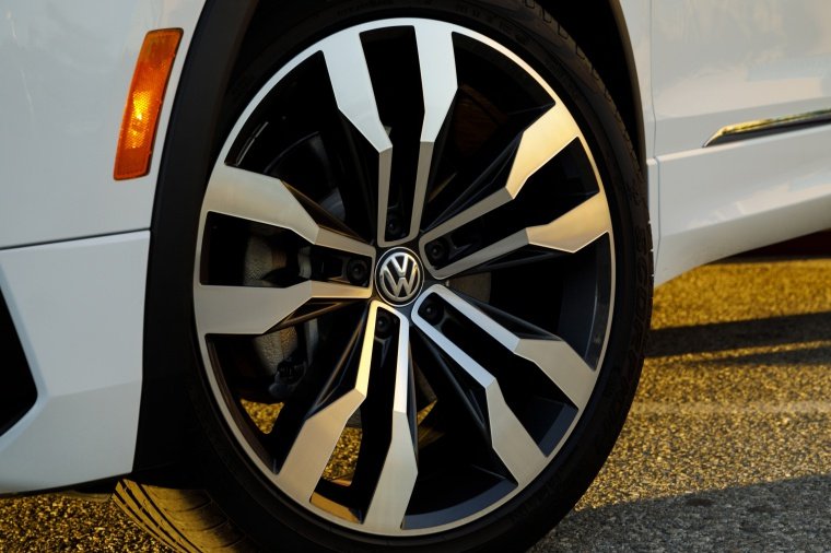 2019 Volkswagen Tiguan R-Line Rim Picture