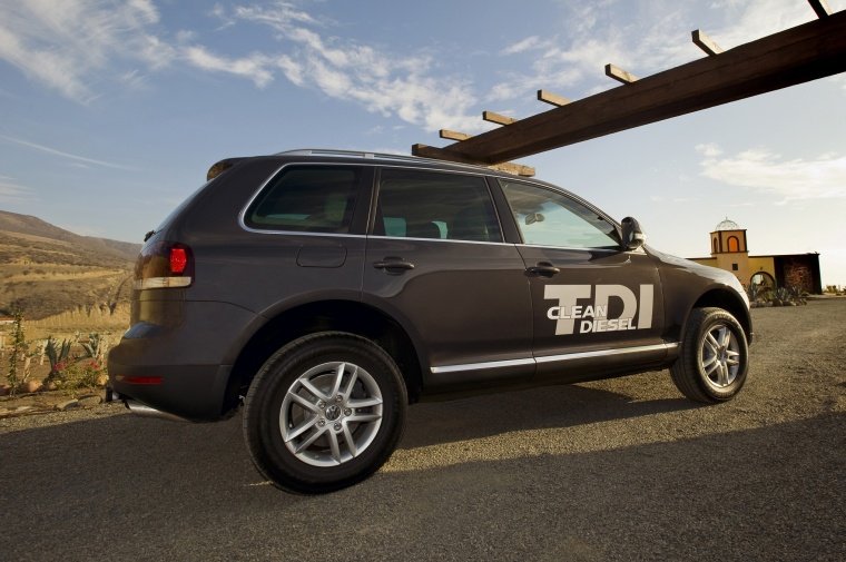 2010 Volkswagen Touareg TDI Picture