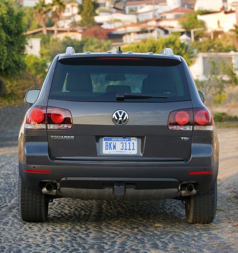 2010 Volkswagen Touareg TDI Picture