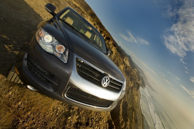 2010 Volkswagen Touareg TDI Picture
