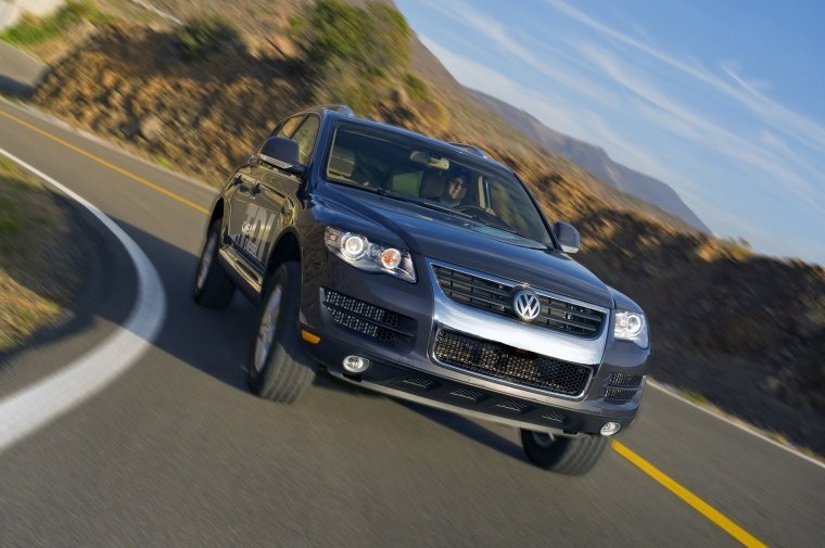 2010 Volkswagen Touareg TDI Picture