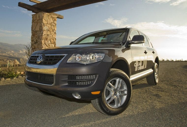 2010 Volkswagen Touareg TDI Picture