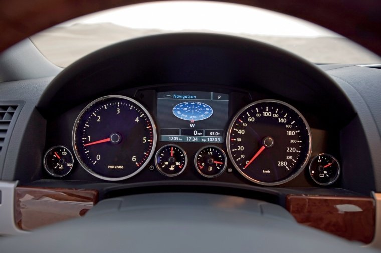 2010 Volkswagen Touareg Gauges Picture