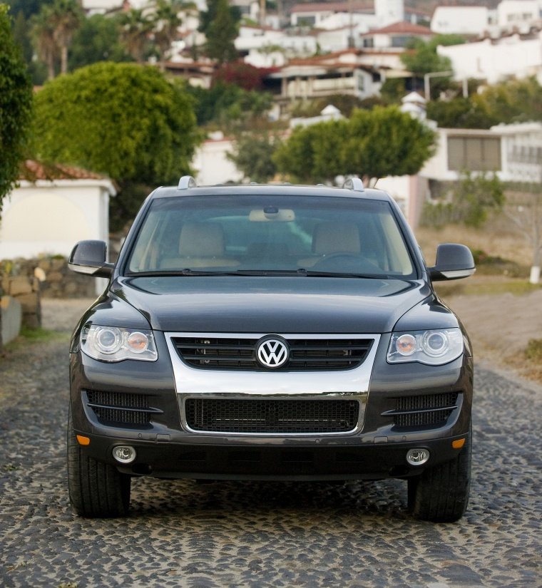 2010 Volkswagen Touareg TDI Picture