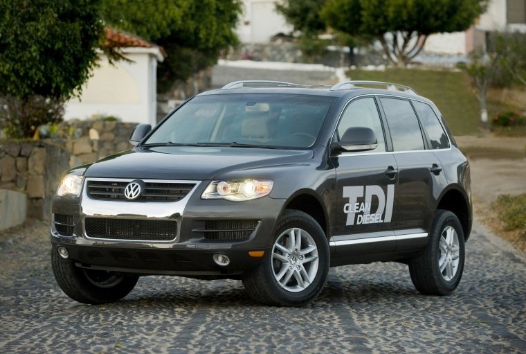 2010 Volkswagen Touareg TDI Picture