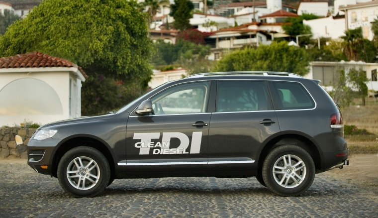 2010 Volkswagen Touareg TDI Picture