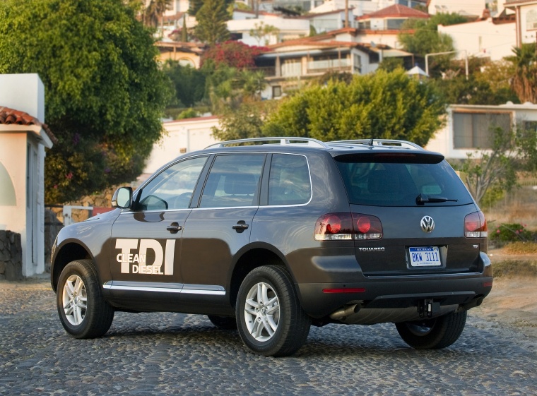 2010 Volkswagen Touareg TDI Picture