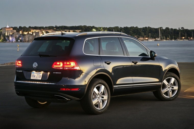 2011 Volkswagen Touareg Hybrid Picture