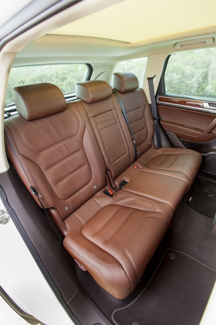 2011 Volkswagen Touareg TDI Rear Seats Picture