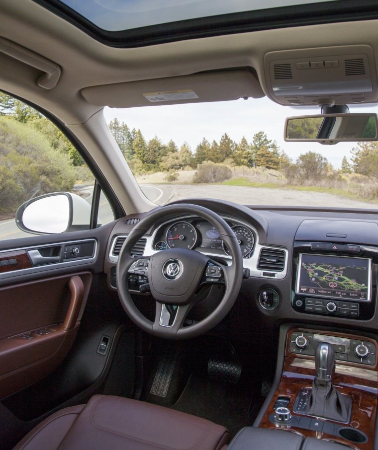 2011 Volkswagen Touareg TDI Interior Picture