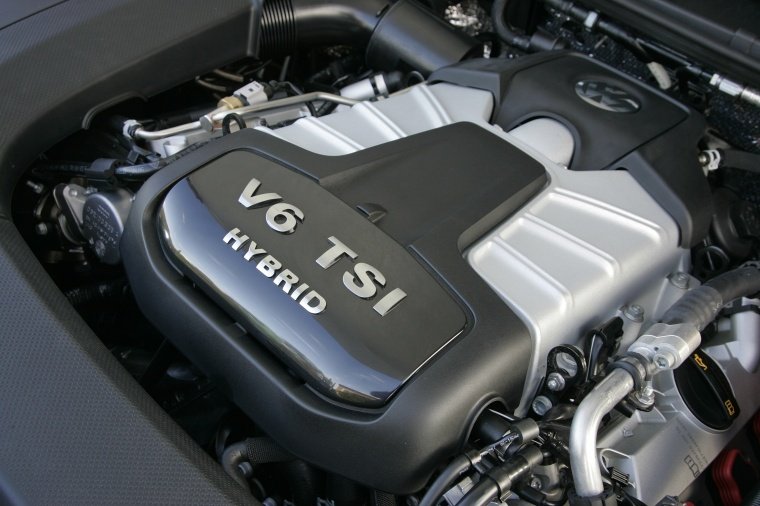 2012 Volkswagen Touareg 3.0-liter V6 TSI Hybrid Engine Picture