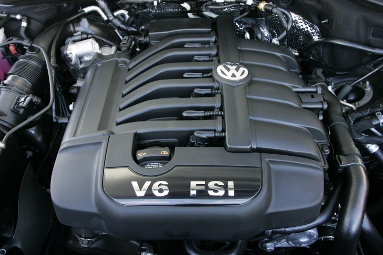 2012 Volkswagen Touareg 3.6-liter V6 FSI Engine Picture