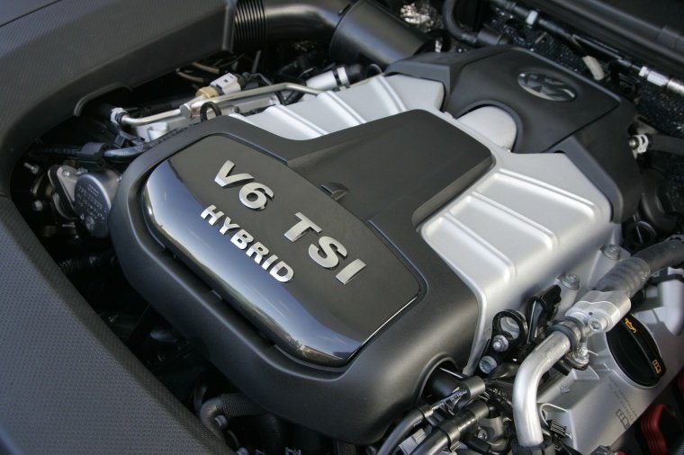 2014 Volkswagen Touareg 3.0-liter V6 TSI Hybrid Engine Picture