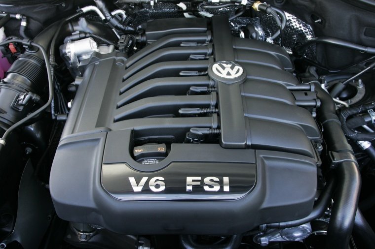 2014 Volkswagen Touareg 3.6-liter V6 FSI Engine Picture