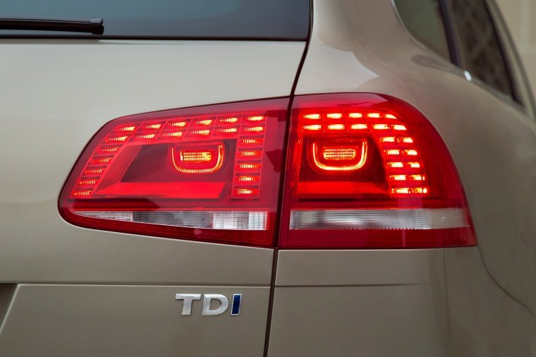 2015 Volkswagen (VW) Touareg TDI Tail Light Picture