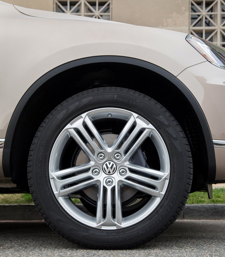 2015 Volkswagen (VW) Touareg TDI Rim Picture