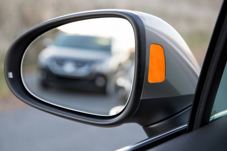 2015 Volkswagen (VW) Touareg TDI Door Mirror Picture