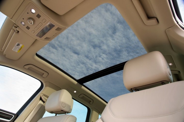 2015 Volkswagen (VW) Touareg TDI Moonroof Picture