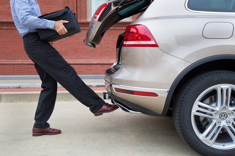 2015 Volkswagen (VW) Touareg TDI Trunk Picture