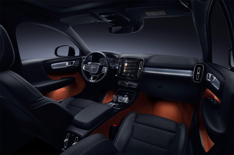 2019 Volvo XC40 T5 R-Design AWD Cockpit Picture