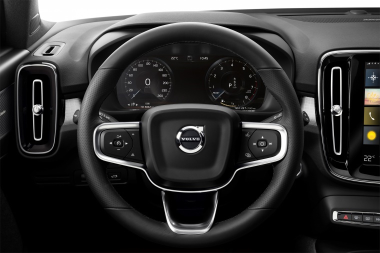 2019 Volvo XC40 T5 R-Design AWD Steering-Wheel Picture