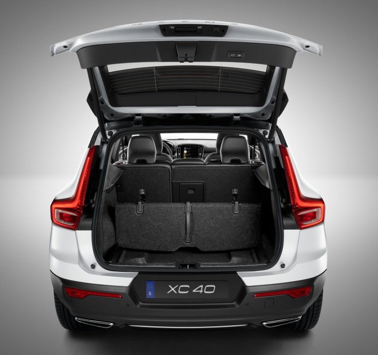 2019 Volvo XC40 T5 R-Design AWD Trunk Picture