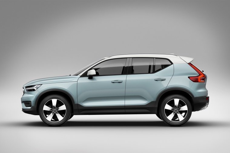 2019 Volvo XC40 T5 Momentum AWD Picture