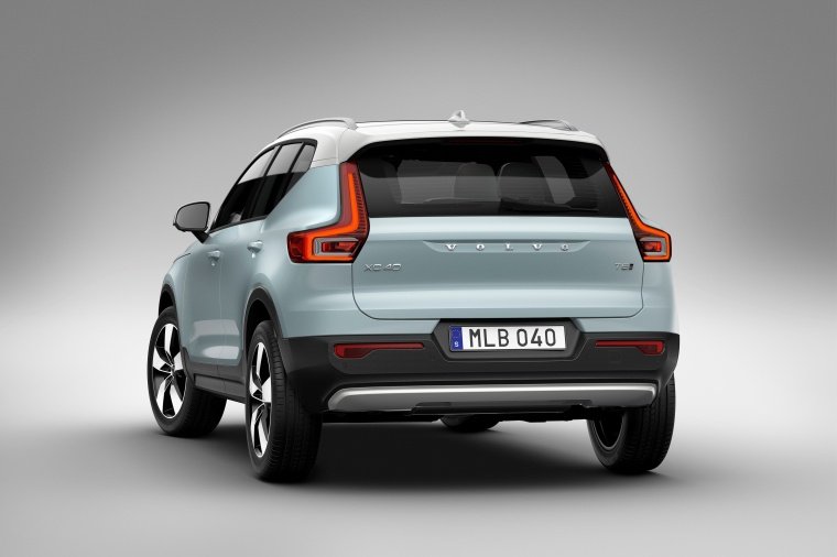 2019 Volvo XC40 T5 Momentum AWD Picture