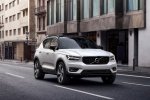 Picture of 2019 Volvo XC40 T5 R-Design AWD in Crystal White Metallic