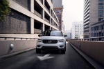 Picture of 2019 Volvo XC40 T5 R-Design AWD in Crystal White Metallic