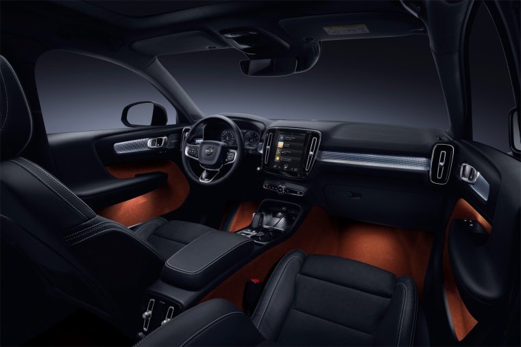 2020 Volvo XC40 T5 R-Design AWD Cockpit Picture