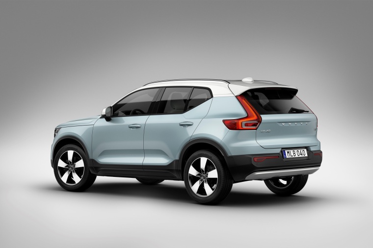 2020 Volvo XC40 T5 Momentum AWD Picture