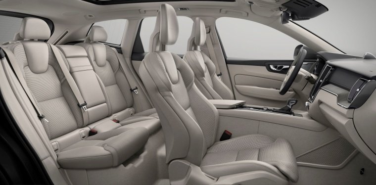 2018 Volvo XC60 T6 AWD Interior Picture