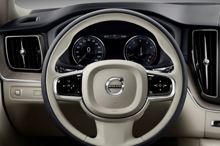 2018 Volvo XC60 T6 AWD Steering-Wheel Picture