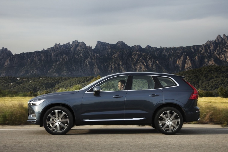 2018 Volvo XC60 T6 AWD Picture