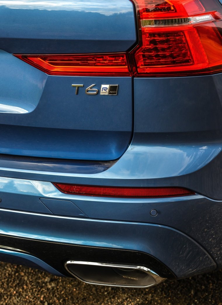 2018 Volvo XC60 T6 AWD Tail Light Picture