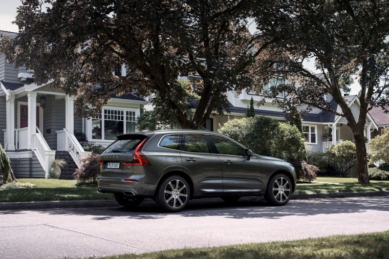 2018 Volvo XC60 T6 AWD Picture