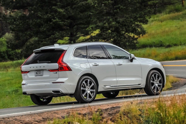 2018 Volvo XC60 T8 eAWD Picture