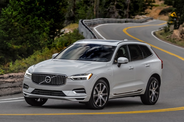 2018 Volvo XC60 T8 eAWD Picture