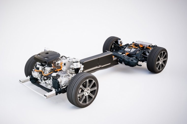 2018 Volvo XC60 T8 eAWD Hybrid Powertrain Picture