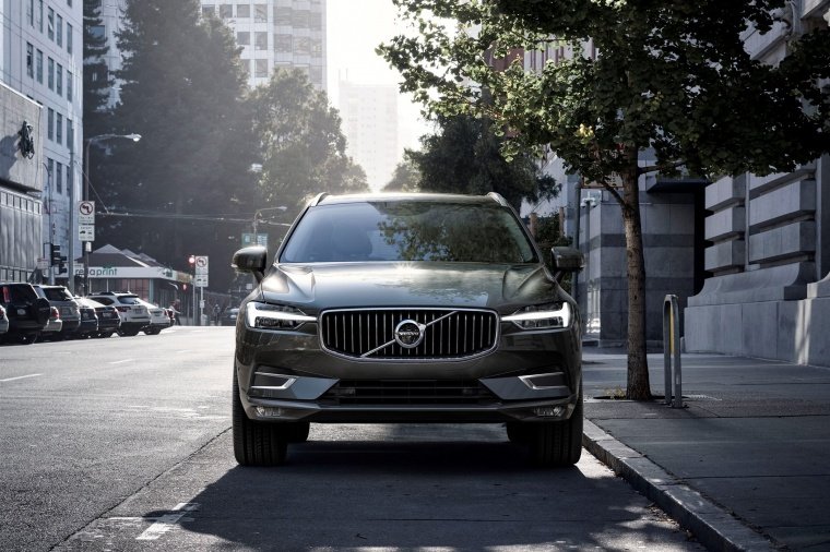 2018 Volvo XC60 T6 AWD Picture