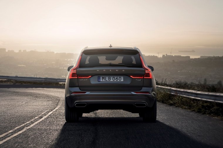 2019 Volvo XC60 T6 AWD Picture