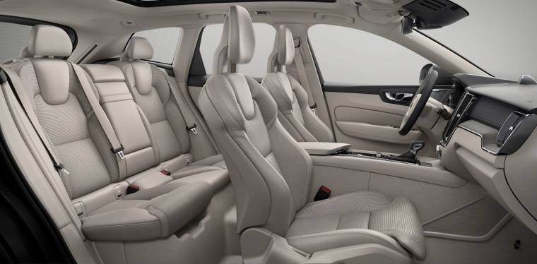 2019 Volvo XC60 T6 AWD Interior Picture