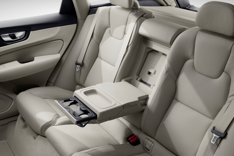 2019 Volvo XC60 T6 AWD Rear Seats with Armrest Picture