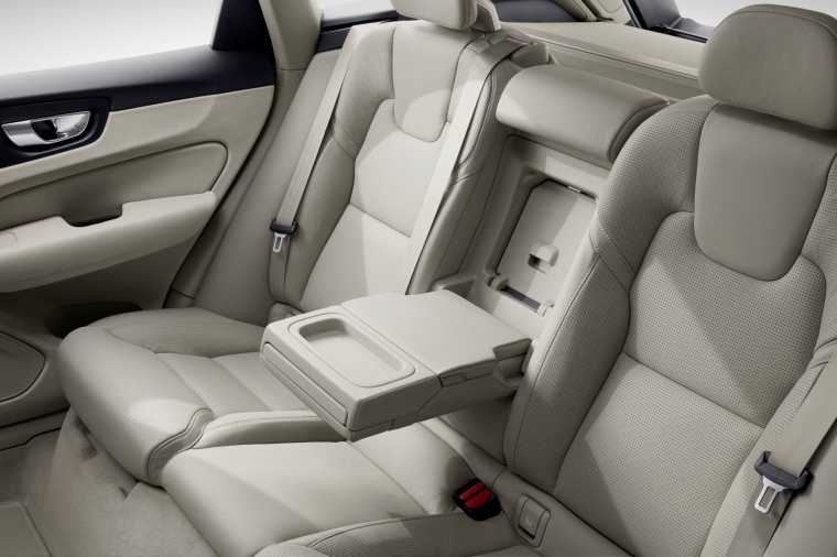 2019 Volvo XC60 T6 AWD Rear Seats with Armrest Picture