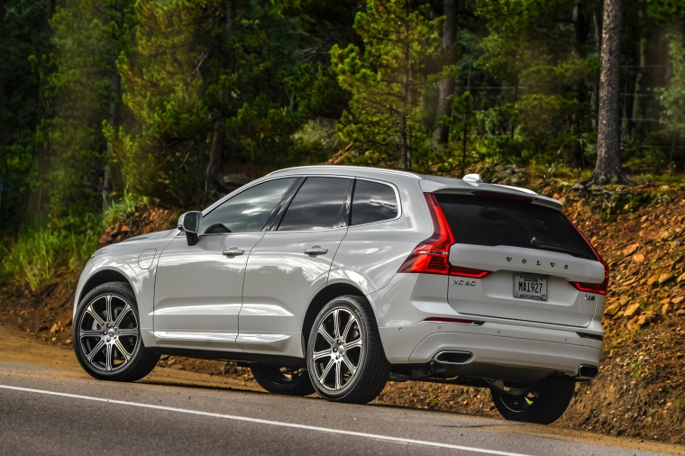 2019 Volvo XC60 T8 eAWD Picture