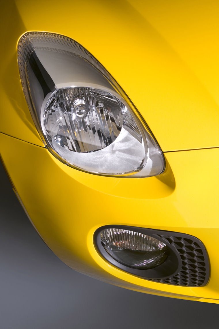 2009 Pontiac Solstice GXP Headlight Picture