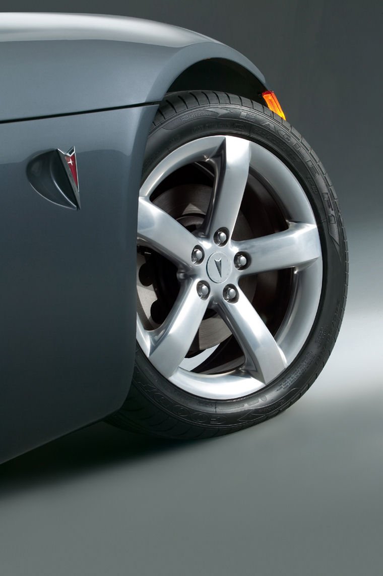 2009 Pontiac Solstice Rim Picture
